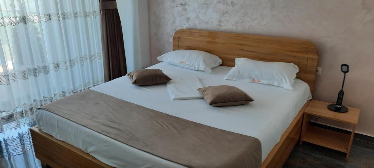 Apart Hotel Victor Mamaia Exterior photo